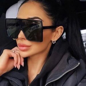 Large square Frame sunglasses